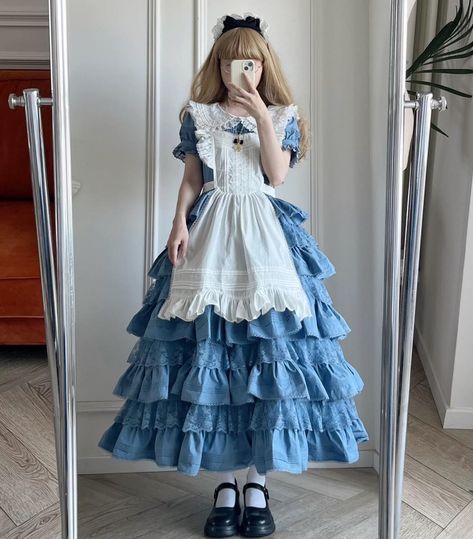 Blue Lolíta Dress, Alice In Wonderland Style Clothes, Alice In Wonderland Dress Aesthetic, Alice Cosplay Wonderland, Alice In Wonderland Themed Dress, Alice In Wonderland Dresses, Alice In Wonderland Outfit Aesthetic, Alice And Wonderland Outfits, Alice In Wonderland Themed Outfits