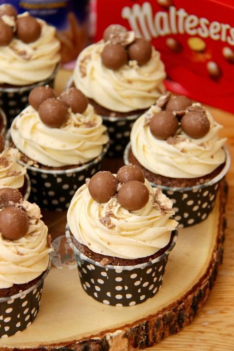 Malteser Cupcakes! - Jane's Patisserie Malteser Cupcakes, Sully Cake, Buttercream Chocolate, Janes Patisserie, Eton Mess, Chocolate Malt, Baking Cupcakes, Yummy Cupcakes, Cake Chocolate