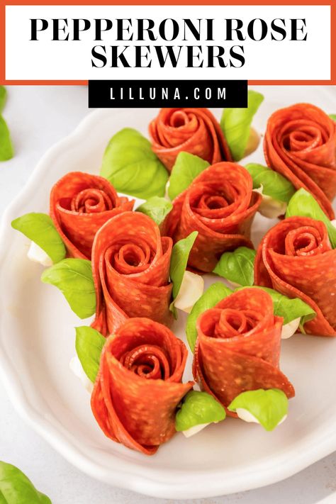 Create beautiful {and delicious} pepperoni rose skewers with only 3 ingredients and a few simple steps - a picture-perfect appetizer! #pepperoni #pepperonirose #appetizer #charcuterie Small Pepperoni Rose, Peperoni Rose, Pepperoni Flowers Charcuterie, Chicken Bites Healthy, Pepperoni Rose, Sliders Buffalo Chicken, Make Ahead Meatballs, Pepperoni Appetizers, Artichoke Cups