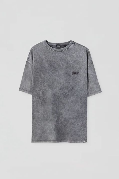 T-shirts Pull And Bear Tshirt, Acid Wash Shirt, Cuban Shirts, Creative Fashion Photography, Tshirt Printing Design, Pull And Bear, Streetwear Men Outfits, Acid Wash, Hoodie Design