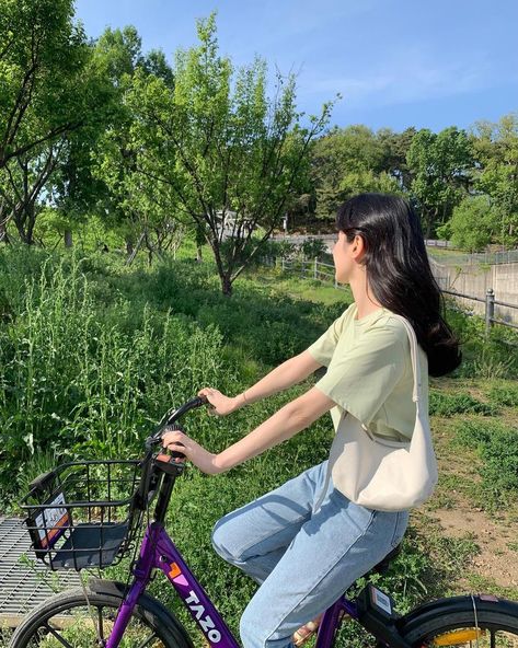 Girl Cycling Aesthetic, Bicycle Aesthetic Girl, Cycling Aesthetic, Korean Uzzlang, Korean Fashion Girls, Bicycle Aesthetic, Girl On Bike, Muslimah Photography, Summer Bike