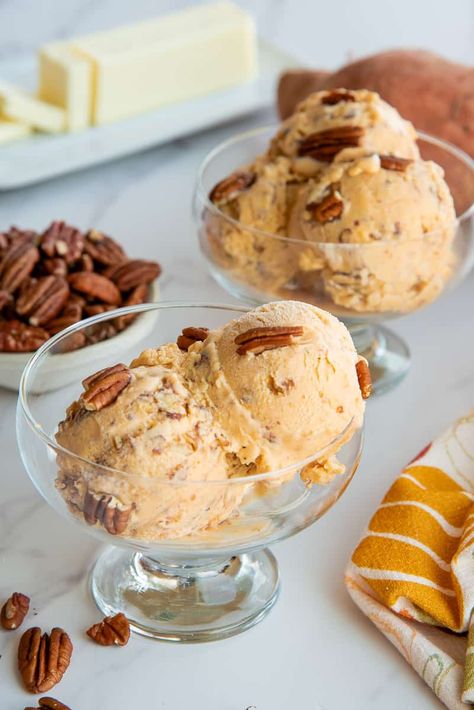 Butter Pecan Ice Cream Recipe, Rhubarb Coffee Cakes, Butter Pecan Ice Cream, Pecan Ice Cream, Making Homemade Ice Cream, Frozen Custard, Custard Recipes, Pecan Recipes, Rhubarb Recipes