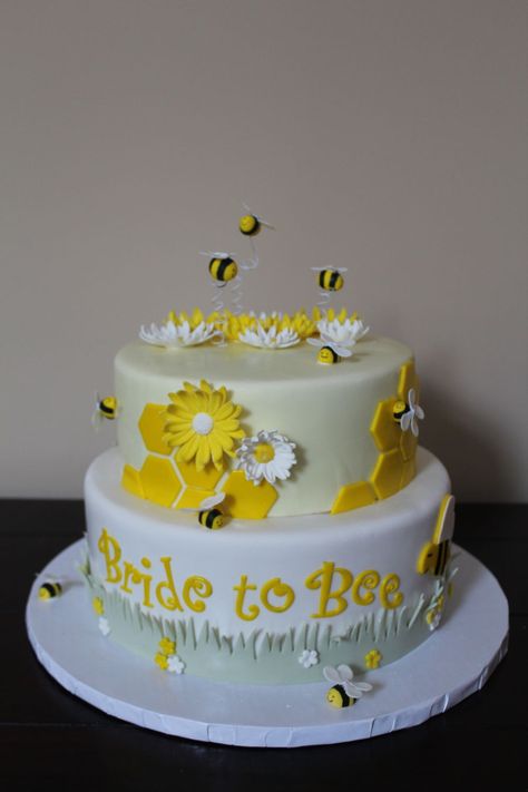 Bridal Shower Ideas Cookies, Bee Bridal Shower Ideas, Publix Wedding Cake, Bridal Shower Honey, Bride To Bee, Wedding Shower Cakes, Bridal Cookies, Honey Bee Baby Shower, Bee Cookies