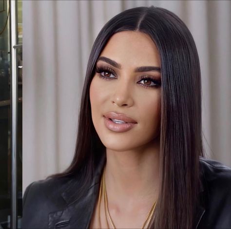 Kim Kardashian Makeup Looks, 90s Makeup Look, Kardashian Makeup, Kim Kardashian Makeup, Maquillage On Fleek, Kim Kardashian Outfits, Kylie Jenner Look, Formal Makeup, Kkw Beauty