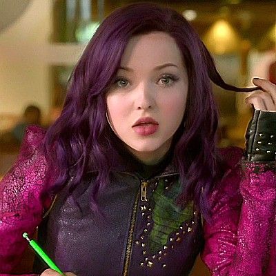 Maleficent Descendants, Descendants Maleficent, Mal Bertha, Dove Cameron Descendants, Descendants Pictures, Descendants Mal, Mal Descendants, Descendants Characters, Mal And Evie