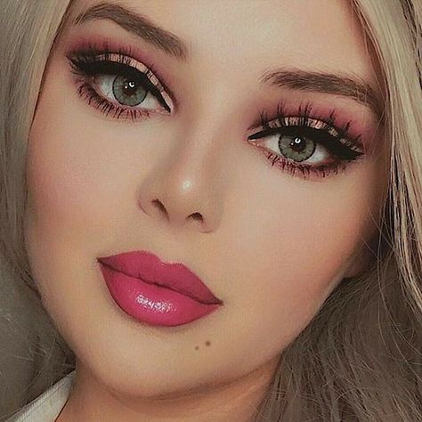 Movie Makeup, Barbie Makeup, Face Makeup Tips, Barbie Hair, Eye Makeup Designs, Green Neon, Stage Makeup, Makeup Designs, Simply Lovely