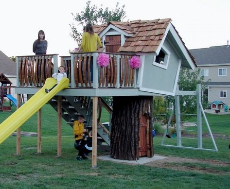 Tree house Tree House Plans, Tree Fort, Tree House Diy, Tree Stumps, Diy Playground, Outdoor Trees, Backyard Diy, Natural Playground, Garden Makeover