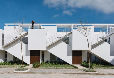 World Architecture Community News - Intersection of staircases forms the facade of this multi-family building in México Vertical Farm, Architecture Community, Row Houses, Social Housing, Row House, Town House, Facade Architecture, Structure Design, Apartment Building