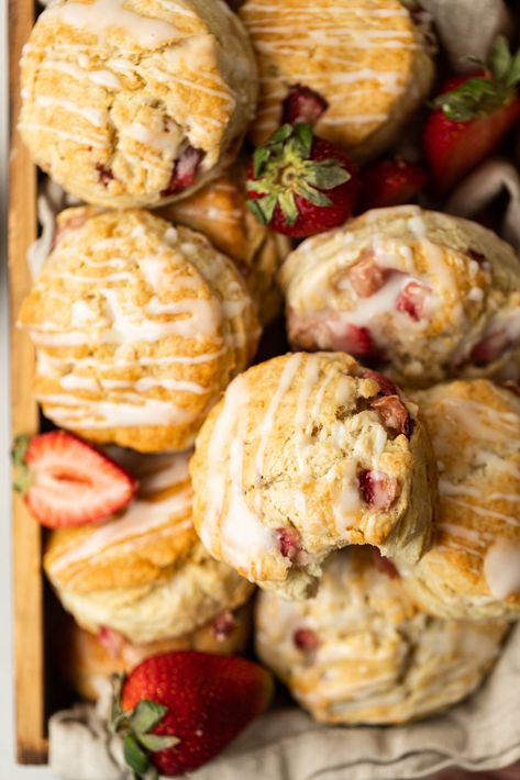 Popeyes Biscuit Recipe, Strawberry Biscuits, Shortcake Cookies, Buttermilk Biscuits Easy, Strawberry Chocolate Chip Cookies, Shortcake Biscuits, Strawberry Shortcake Cookies, Macerated Strawberries, Cinnamon Roll Muffins