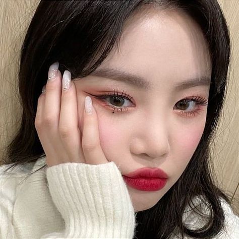 Chung Ha, Black Hair, On Twitter, Twitter, Hair, White, Black