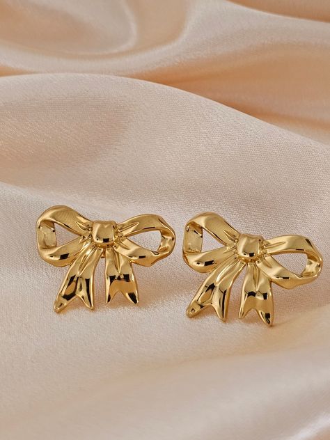 ✧ Gold Bow Earrings - Stainless Steel PVD, Tarnish-Free, Hypoallergenic, Waterproof ✧ Add a whimsical yet elegant touch to your look with these charming gold bow earrings. Crafted from premium stainless steel with a PVD gold coating, they offer a long-lasting shine that resists tarnish. Their playful design is perfect for any occasion, from casual days to formal evenings. ✧ Key Features ✧ * Stainless Steel with PVD Gold Coating: Durable, high-quality material with long-lasting color and shine. * Gold Bow Earrings, Accessories Aesthetic Earrings, Cute Gold Earrings, Gold Earrings Aesthetic, Preppy Accessories, Steel Gifts, Diamond Bows, Earrings Bridesmaid, Bow Accessories