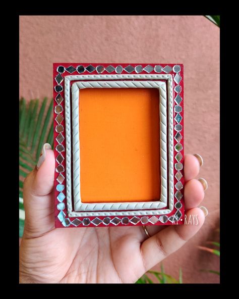 Rakshabandhan special gift Lippon Art Photo Frame, Lippon Art Designs Square, Lippan Art Photo Frame, Square Mirror Ideas Diy, Square Lippan Art, Lipan Art Mirror Work Diy, Crafts Easy Diy, Lippon Art, Painted Mirror Art