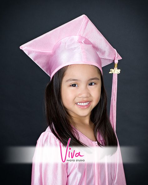 Toddler Graduation Pictures, Kindergarden Photoshoot, Senior Yearbook Pictures, Kindergarten Graduation Pictures, Kindergarden Graduation, Grad Portraits, Ballerina Room, Kindergarten Photos, Beginners Photography