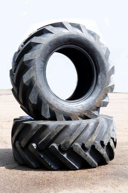 Photo new rubber on the loader rubber fo... | Premium Photo #Freepik #photo #tire #truck-tire #truck-wheel #tyre Car Photo Ideas, Tractor Wheels, Tire Pictures, Tire Art, Tractor Tire, Buster Keaton, Car Photo, Minecraft Crafts, Truck Wheels