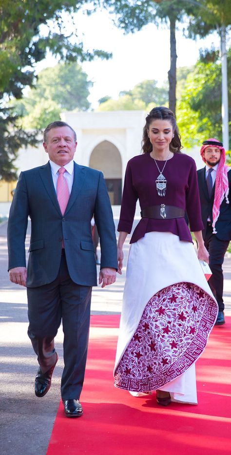 Jordan Royal Family, King Abdullah, Queen Of, Queen Consort, Royal Wedding Dress, Queen Rania, Royal Families, Royal Wedding, Royal Fashion