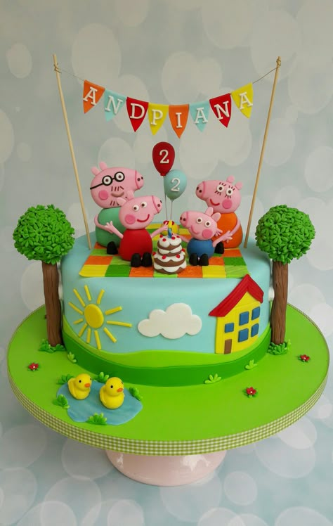 Tortas Peppa Pig, Pig Birthday Decorations, Peppa Pig Birthday Decorations, Peppa Pig Birthday Cake, Pig Birthday Cakes, Peppa Pig Family, Pig Birthday Party, Peppa Pig Cake, Family Cake