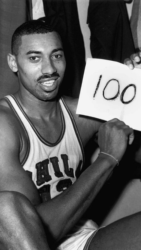 Good Nicknames, Wilt Chamberlain, Basket Nba, Bola Basket, Basketball Photography, Nba Pictures, Nba Legends, Basketball Art, Today In History