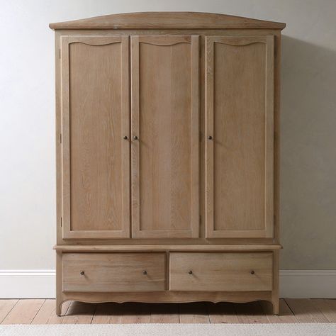 Simple Wardrobe Design, Shifting Room, Cotswold Company, Traditional Design Style, Three Door Wardrobe, Pine Wardrobe, Free Standing Wardrobe, House Cozy, Triple Wardrobe