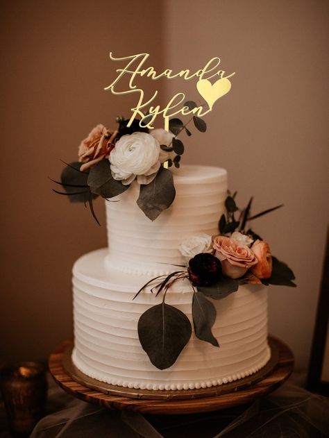 Gold Mr and Mrs Cake Topper Rustic Custom Cake Topper Personalized Wedding Cake Topper Birthday Anniversary Baptism - Etsy Bronze Wedding Cake, Fall Wedding Cake Ideas 2 Tier, Wedding Cake October, Rustic Wedding Cake Ideas, Fall Wedding Cake Ideas, Colour Bouquet, Rustic Wedding Cakes, Barn Wedding Cakes, Fall Wedding Cake