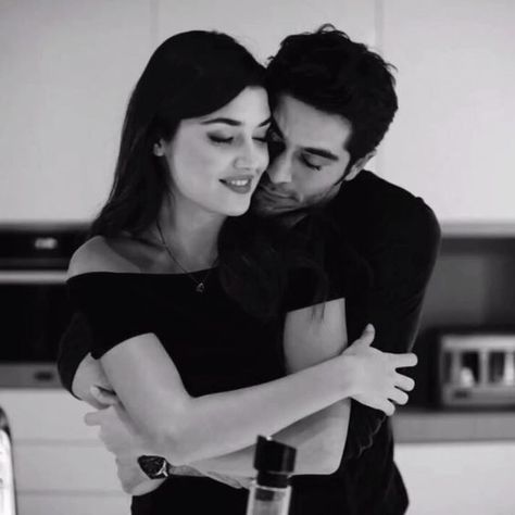 Ask Laftan Anlamaz, Murat And Hayat Pics, Hayat And Murat, Love Couple Images, Romantic Photoshoot, Couple Photoshoot Poses, Couples Images, Relationship Goals Pictures, Couple Photography Poses