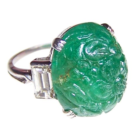 Carved Emerald Ring, Carved Emerald, Carved Gemstones, Deco Rings, Jewels Rings, Emerald Jewelry, Art Deco Ring, Baguette Cut, Art Deco Jewelry