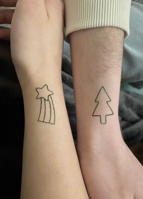 Matching Tats Brother And Sister, Dipper And Mabel Tattoo Ideas, Gravity Falls Dipper Tattoo, Gravity Falls Tattoo Mabel, Gravity Falls Sibling Tattoo, Small Tattoos Cartoon, Dipper Tattoo Gravity Falls, Dipper Pines Tattoo, Two Sibling Tattoos