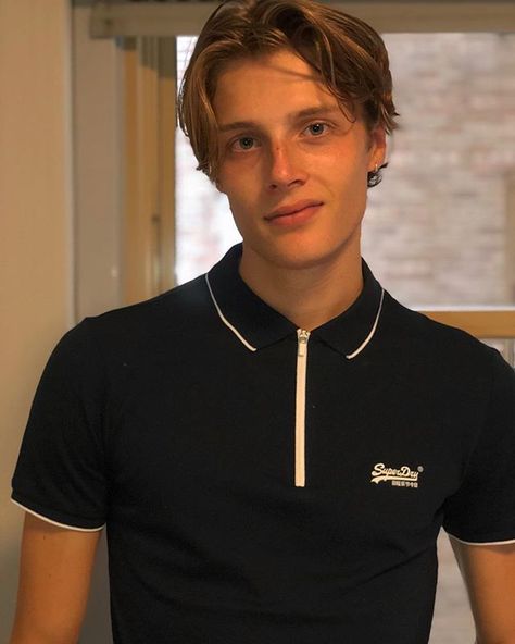 Hugh Laughton-Scott on Instagram: “Awkward smile 101 @superdry #superdry #ad” Boyfriend Haircut, Hugh Laughton Scott, Awkward Smile, Hugh Laughton, Bad Boy Quotes, Jason Grace, Guys Clothing Styles, Boy Hairstyles, Dream Guy