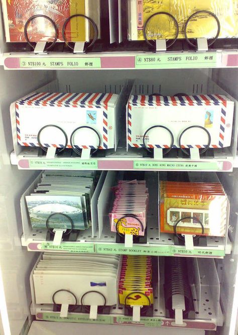 #japan #vending #thingstobuy #machines #entertainment Taiwan Airport, Post Card Art, Japanese Stationary, Snail Mail Art, Going Postal, Fun Mail, Pen Pal Letters, Mail Post, Envelope Art