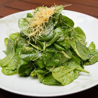 Nobu Matsuhisa Style Spinnach Salad Nobu Spinach Salad, Nobu Recipes, Nobu Recipe, Spinach Salad Dressing, Pretty Lifestyle, Becoming Famous, South Africa Food, Chloe Ting, Bbq Summer