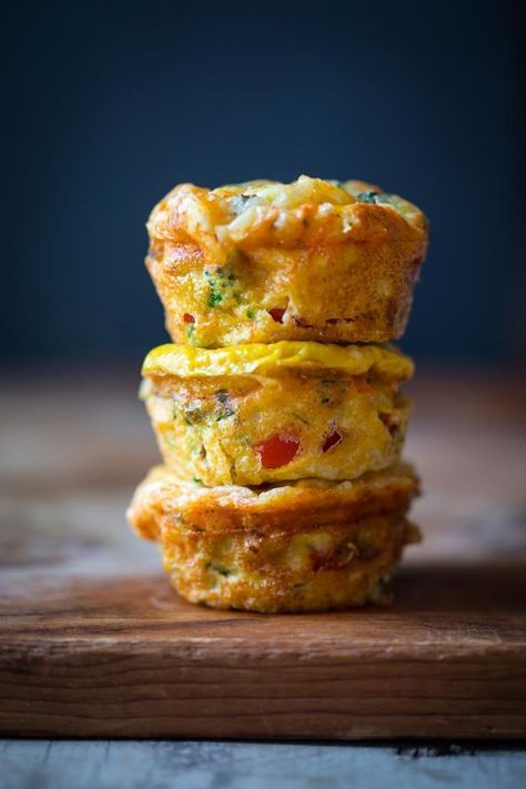 These Grab and Go Veggie Egg Cups are my fave for a healthy high-protein breakfast for busy mornings. They’re made with any variety of low-carb veggie you like, plus fresh eggs, cheddar cheese and seasoning. Each serving has 17 grams of protein! They are sugar-free, grain-free, vegetarian and low-carb too. DISCLOSURE: This post is sponsored … Veggie Egg Cups, Breakfast For Busy Mornings, Egg Cups Recipe, Healthy High Protein Breakfast, Egg Bites Recipe, Egg Dishes, High Protein Breakfast, Egg Bites, Mini Pizza