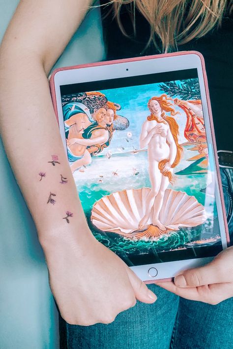 Botticelli Tattoo, The Birth Of Venus Tattoo, Fairy Tats, Birth Of Venus Tattoo, Venus Tattoo, Cute Tats, Birth Of Venus, Sandro Botticelli, Book Tattoo