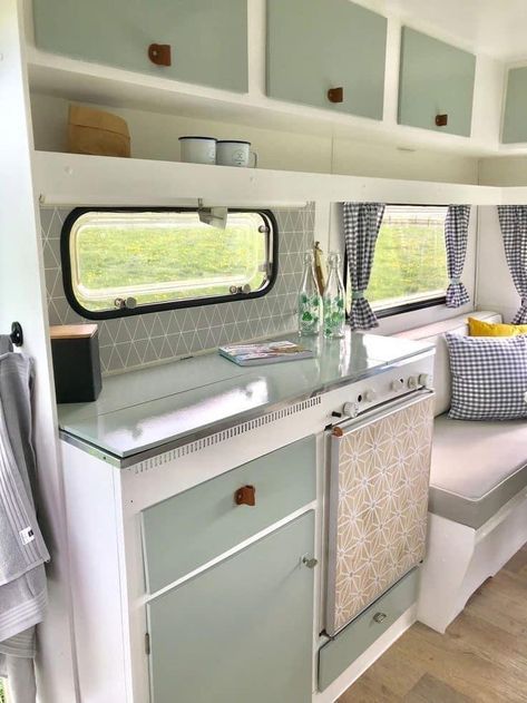 Corvair Van, Caravan Renovation Diy, Caravan Interior Makeover, Vintage Caravan Interiors, Caravan Vintage, Camper Vintage, Vintage Camper Interior, Kombi Motorhome, Caravan Decor