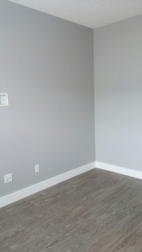 Wall Paint Combination, Living Room Paint Design, Room Paint Designs, Balcon Mic, Gray Bedroom Walls, Grey Wall Color, Gray Painted Walls, Bedroom Colour, Light Gray Paint