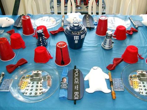 D.I Y Doctor Who themed Party Ideas. Free Downloadable Police Box invitations, make your own Dalek plates, Fez cups, napkin holders and more decor ideas. Doctor Who Themed Party, Doctor Who Party Ideas, Dr Who Party Ideas, Jewelry Party Ideas, Dr Who Party, Free Fanart, Hens Night Ideas, Alien Outfit, Ten Birthday