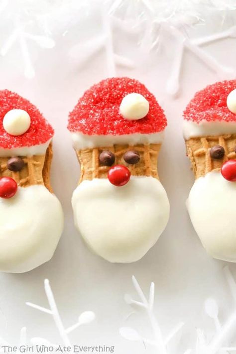 Santa Claus Cookies - easy Nutter Butter based cookies to make with your kids that are fancy enough to give to your friends. the-girl-who-ate-everything.com Santa Desserts, Santa Claus Cookies, The Girl Who Ate Everything, Easy Christmas Treats, Nutter Butter Cookies, Nutter Butter, Christmas Cookies Easy, Best Christmas Cookies, Santa Cookies