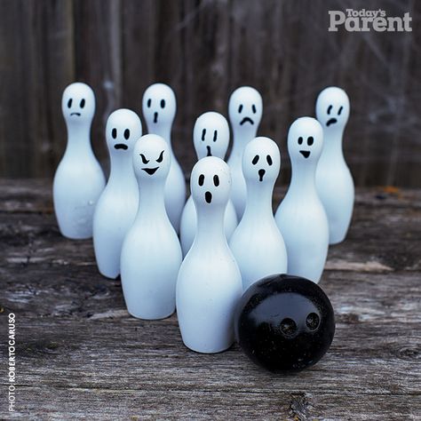 Ghost Bowling Pins, Halloween Bowling Pins, Ghost Bowling, Halloween Bowling, Halloween Party Games For Kids, Bowling Pin Crafts, Kid Friendly Halloween Party, October Kids, Frozen Birthday Party Ideas