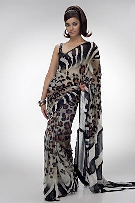 animal print saree!
~ItsAnIndianThingg :) Animal Print Saree, Black And White Saree, Satya Paul, Designer Sari, Indian Sari Dress, Indian Silk Sarees, Print Saree, Casual Saree, Elegant Saree