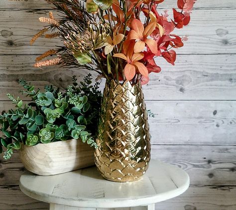 Gold vase decor