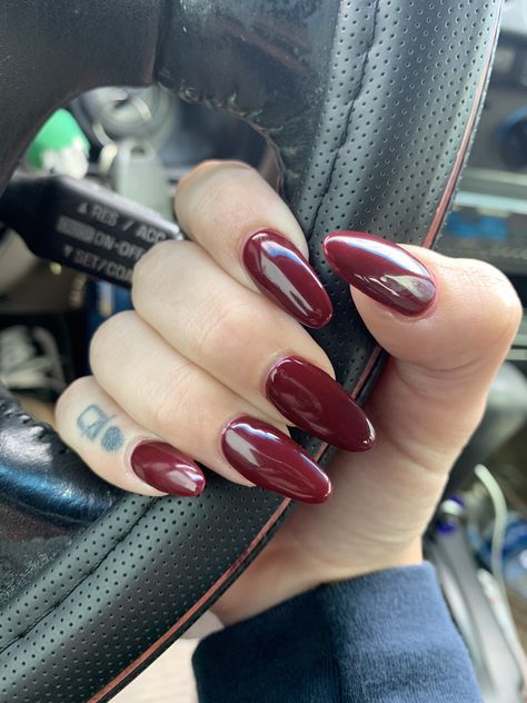 Oval Nails Medium Length, Dark Red Oval Acrylic Nails, Dark Red Acrylic Nails Almond, Fair Skin Nails, Maneater Nails, Fall Nails 2024 Almond, Sofisticated Nails, Rockstar Gf Nails, Red Aura Nails