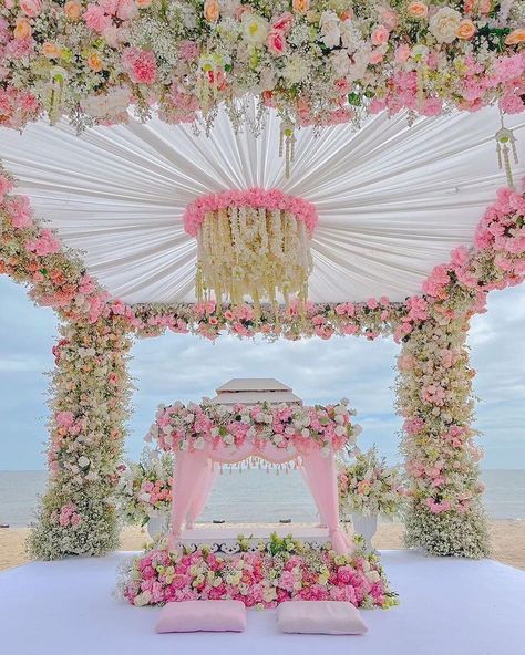 Sikh Wedding Decor, Weddings Decorations Elegant Romantic, Anand Karaj, White Flamingo, Wedding Hall Decorations, Arch Decor, Pink And White Weddings, Wedding Decor Photos, Wedding Entrance Decor