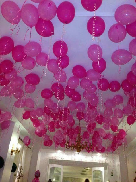 Barbie Hallway Decorations, Barbie Homecoming Theme, Pink Hotel Room Party, Y2k Balloons, Pink Bedroom Birthday Decorations, Pink Themed Birthday Party Hotel, Pink Ceiling Balloons, Pink Birthday Party Decorations, 14th Birthday Party Ideas