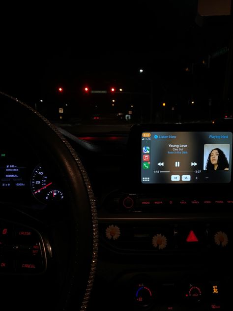 Night Ride With Boyfriend, Driving Aesthetic, Aesthetic Photography People, Car Inside, Night Drives, Late Night Drives, Mood Instagram, Driving Pictures, Fake Pictures