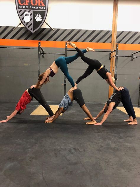 acroyoga pose you can try with 5 people 5 Person Acro Stunts, Yoga Poses For 6 People, Five People Yoga Poses, 5 People Yoga Poses, Yoga Poses For 5 People, Five Person Yoga Poses, Yoga Poses For 4 People, Five People Poses, People Doing Yoga