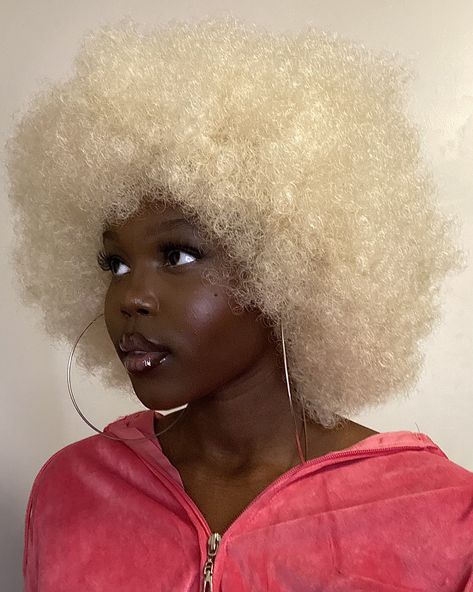 Ebony ENBY ♡ on Twitter: "feeling cute.. 🤦🏾‍♀️💖… " Blonde Afro Hair, Heaven Lyrics, Blonde Afro, Cute Box Braids Hairstyles, Aesthetic People, Dark Skin Women, To Heaven, Afro Hairstyles, Black Is Beautiful