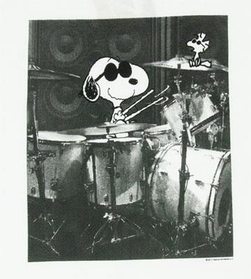 Snoopy on the drums! Drummer Quotes, Playing Drums, Snoopy Dog, Sally Brown, Peanuts T Shirts, Drums Art, Drum Music, 2160x3840 Wallpaper, Drummer Boy