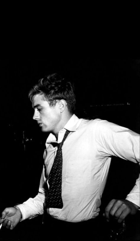 James Dean 1950s Aesthetic Fashion, Classic Hollywood Aesthetic, James Dean Pictures, Old Hollywood Aesthetic, 1950s Hollywood, Hollywood Aesthetic, Old Film Stars, Cary Elwes, Great Man