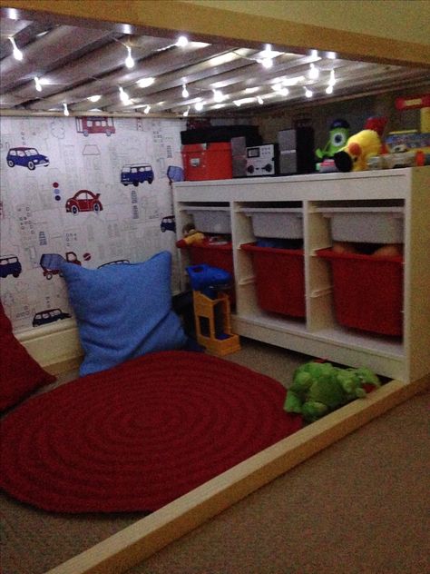 End storage under loft bed Lakers Bedroom, Under Loft Bed, Kura Bed Hack, Diy Storage Bed, Ikea Kura Bed, Superhero Bedroom, Kura Bed, Ikea Kura, Bunk Beds With Stairs