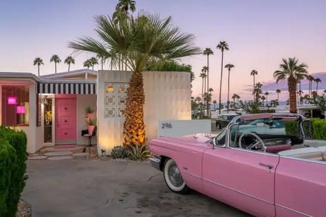 Barbie's Palm Springs Pink Weekend - Visit Palm Springs Motel Makeover, Palm Springs Homes, Spring Architecture, Mid Century Palm Springs, Palm Springs Houses, Porch Patio Ideas, Palm Springs Aesthetic, California Apartment, Palm Springs Decor