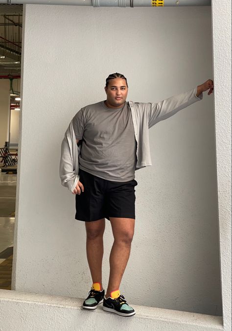 Fashion style plussize model References Male, Shifting Claims, Big Boy Fashion, Men's Athleisure, Plus Size Male Model, Gesture Poses, Plus Size Mens Fashion, Grad Poses, Plus Size Male