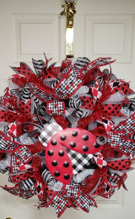 Curly Mesh Wreath, Ladybug Wreaths, White Door Hanger, Porch Farmhouse Decor, Bee Wreaths, Wreath Centers, Ribbon Wreath Diy, Spring Deco Mesh Wreaths, Porch Farmhouse